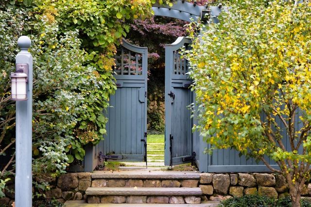 1 Chestnut Place, Brookline, MA 02445