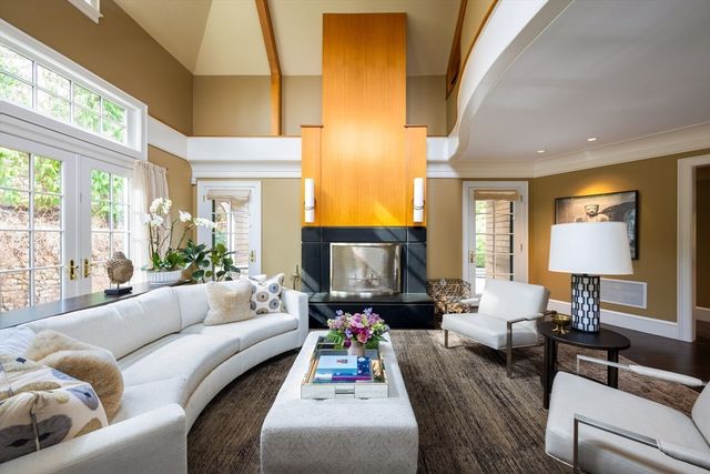 1 Chestnut Place, Brookline, MA 02445