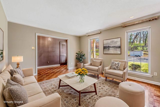 8 Stoney Brook Court, Little Rock, AR 72227