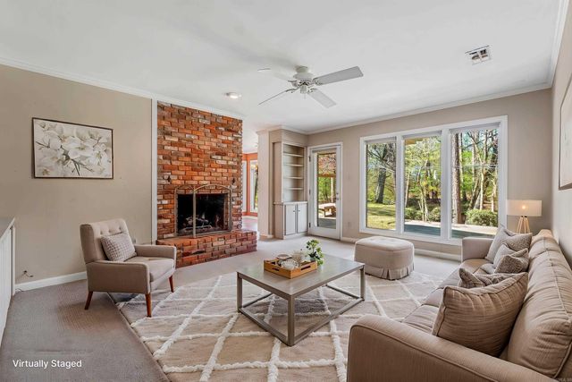 8 Stoney Brook Court, Little Rock, AR 72227