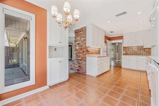 8 Stoney Brook Court, Little Rock, AR 72227