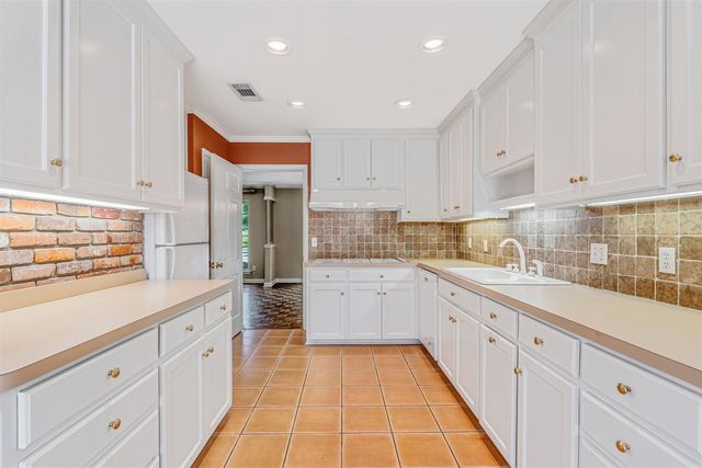 8 Stoney Brook Court, Little Rock, AR 72227