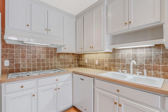 8 Stoney Brook Court, Little Rock, AR 72227