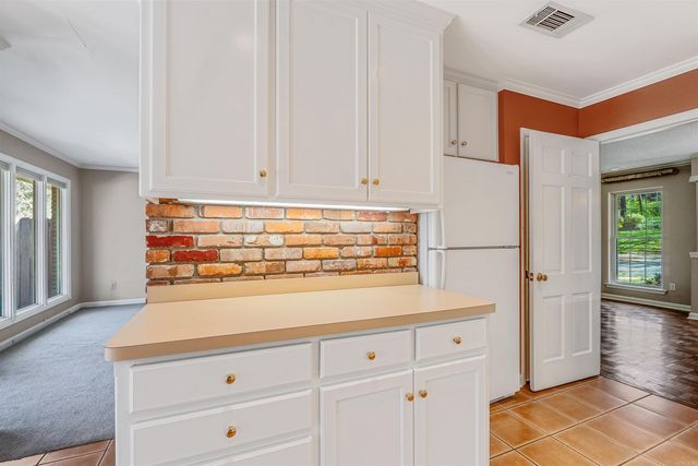 8 Stoney Brook Court, Little Rock, AR 72227