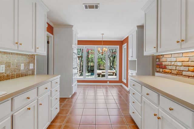 8 Stoney Brook Court, Little Rock, AR 72227