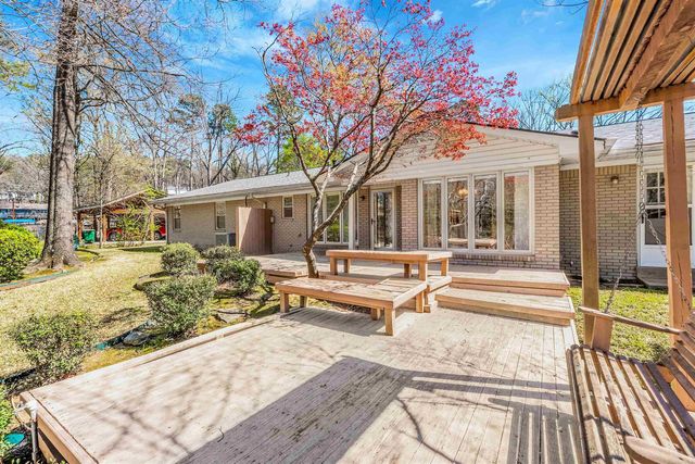 8 Stoney Brook Court, Little Rock, AR 72227