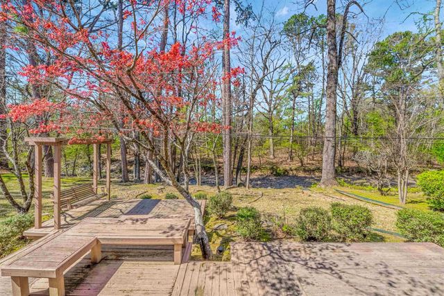 8 Stoney Brook Court, Little Rock, AR 72227