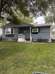 7 Hickory Drive, Carpentersville, IL 60110