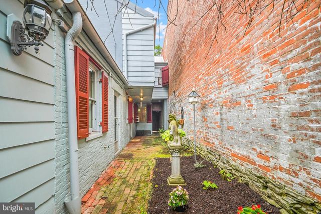 411 S MARKET ST, Frederick, MD 21701