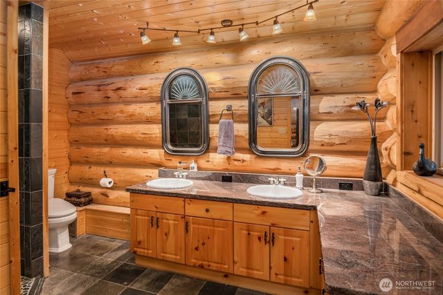 4422 Kachess Lake Road, Easton, WA 98925