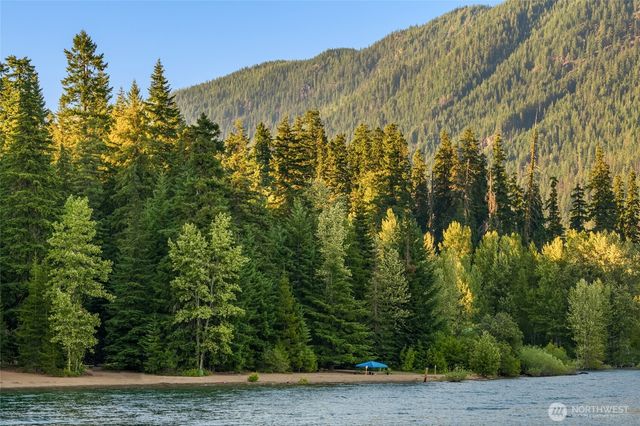 4422 Kachess Lake Road, Easton, WA 98925