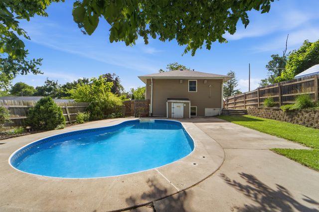 2007 63rd Street, Des Moines, IA 50322