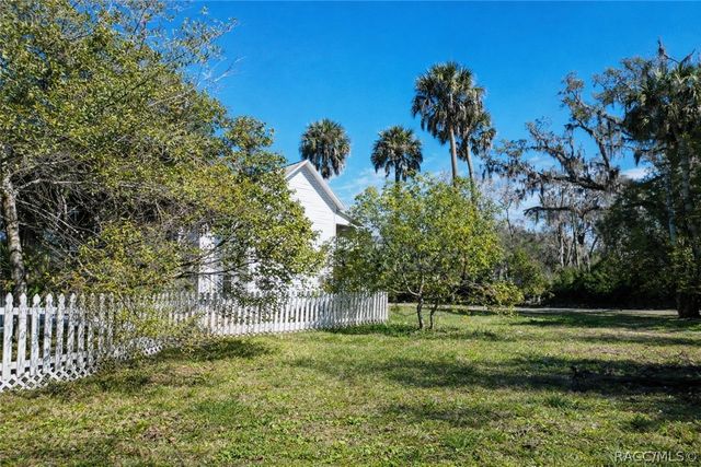 940 NE 4th Avenue, Crystal River, FL 34428