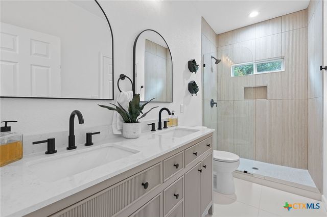 738 Chihuahua Street, Lockhart, TX 78644