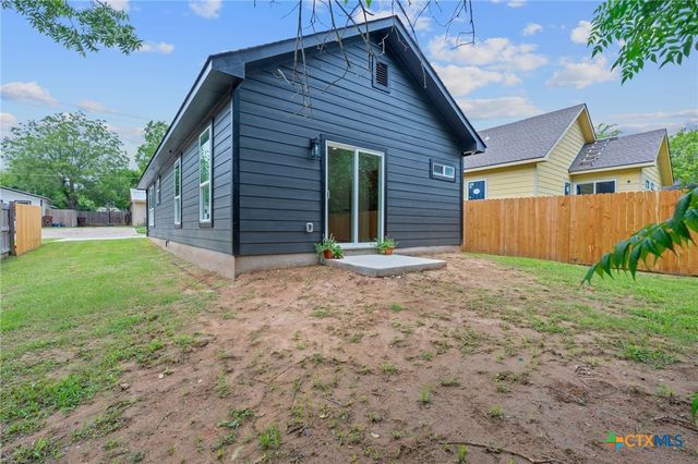 738 Chihuahua Street, Lockhart, TX 78644