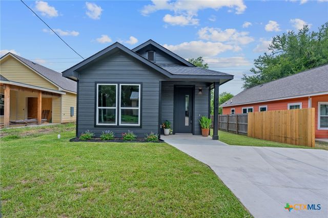 738 Chihuahua Street, Lockhart, TX 78644