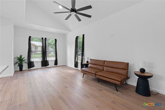 738 Chihuahua Street, Lockhart, TX 78644