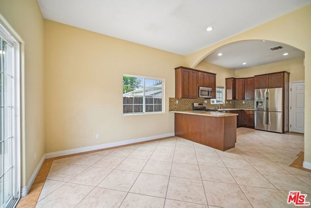 17550 Collins Street, Encino (los Angeles), CA 91316
