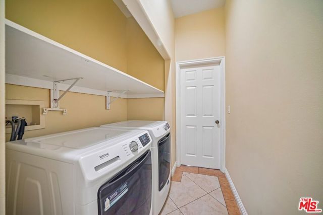 17550 Collins Street, Encino (los Angeles), CA 91316