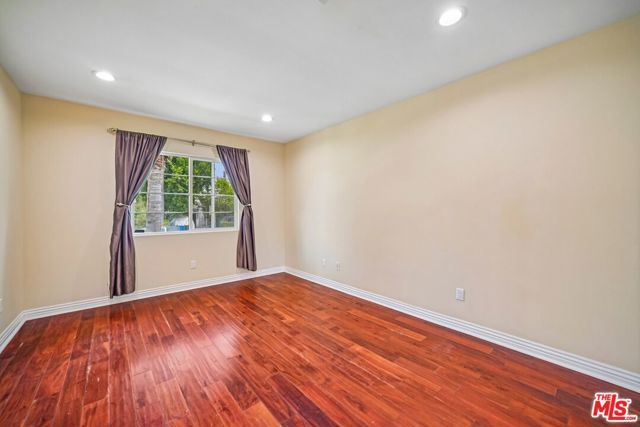 17550 Collins Street, Encino (los Angeles), CA 91316
