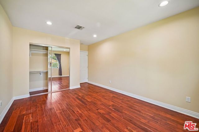 17550 Collins Street, Encino (los Angeles), CA 91316
