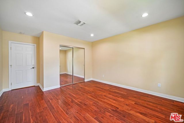 17550 Collins Street, Encino (los Angeles), CA 91316