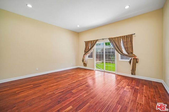 17550 Collins Street, Encino (los Angeles), CA 91316
