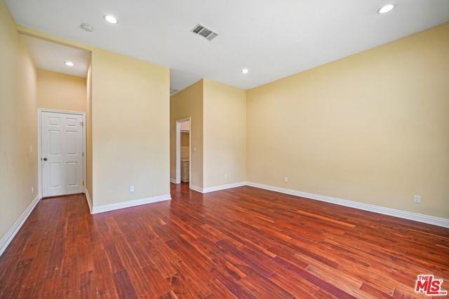 17550 Collins Street, Encino (los Angeles), CA 91316
