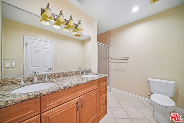 17550 Collins Street, Encino (los Angeles), CA 91316