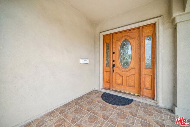 17550 Collins Street, Encino (los Angeles), CA 91316