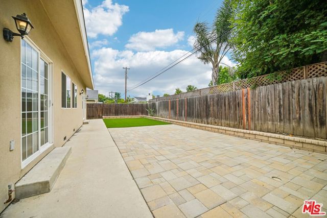 17550 Collins Street, Encino (los Angeles), CA 91316
