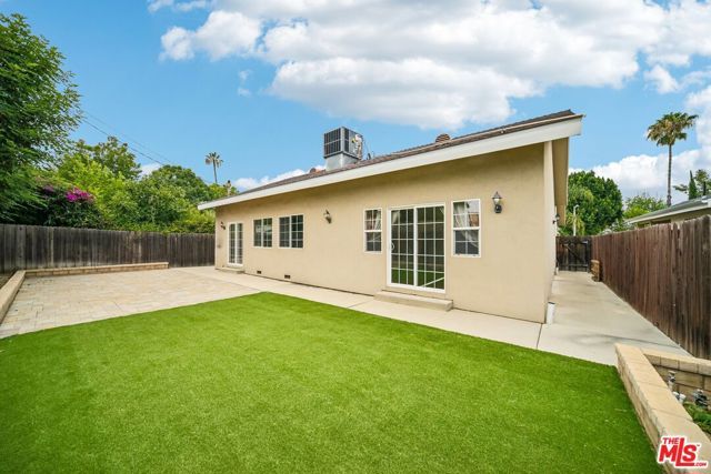 17550 Collins Street, Encino (los Angeles), CA 91316