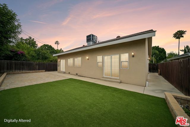 17550 Collins Street, Encino (los Angeles), CA 91316