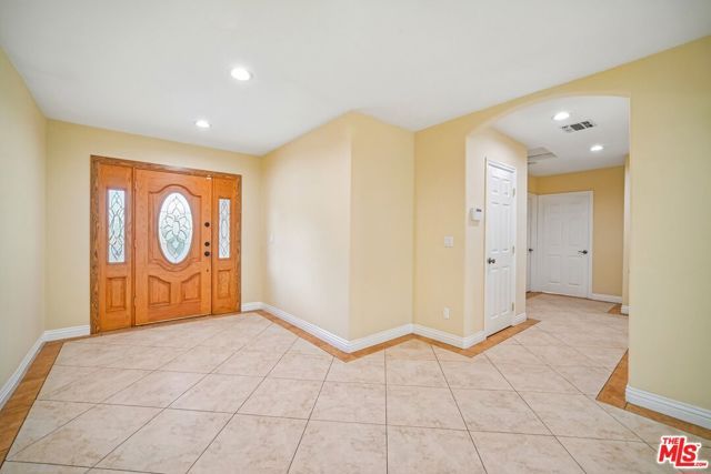 17550 Collins Street, Encino (los Angeles), CA 91316