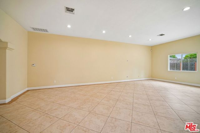 17550 Collins Street, Encino (los Angeles), CA 91316