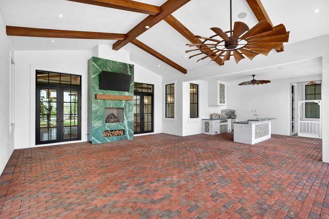 10250 El Paraiso Place, Delray Beach, FL 33446