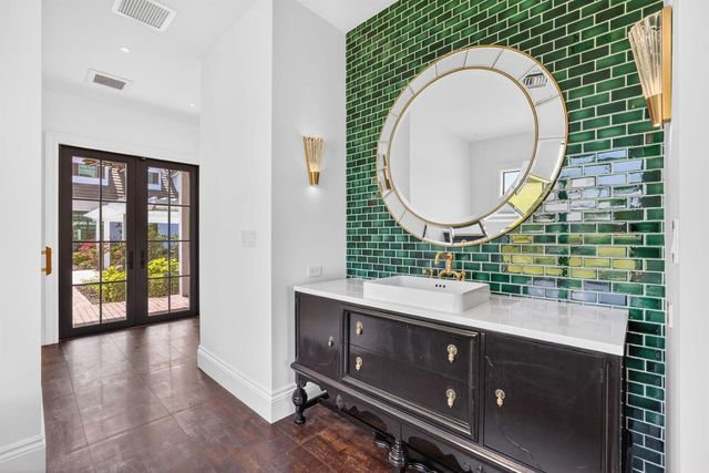 10250 El Paraiso Place, Delray Beach, FL 33446
