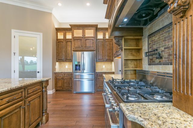 704 W Savanna Court, Nixa, MO 65714