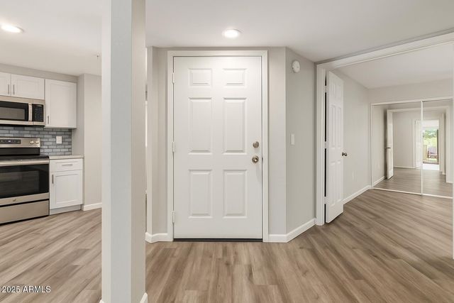 9460 E Mission Lane Unit 211, Scottsdale, AZ 85258