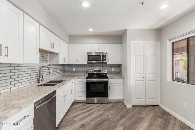 9460 E Mission Lane Unit 211, Scottsdale, AZ 85258