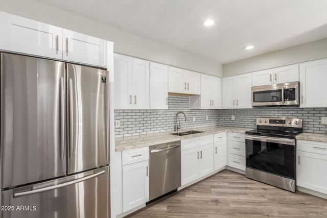 9460 E Mission Lane Unit 211, Scottsdale, AZ 85258