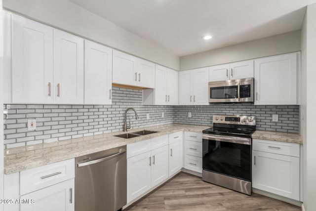 9460 E Mission Lane Unit 211, Scottsdale, AZ 85258