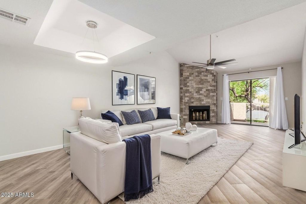 9460 E Mission Lane Unit 211, Scottsdale, AZ 85258
