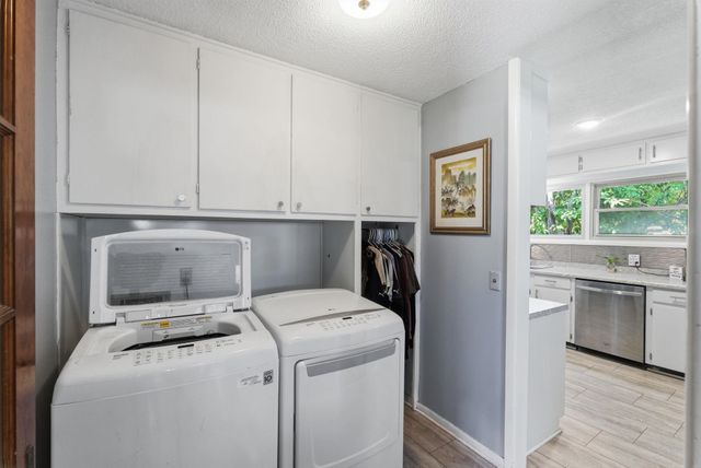 352 S Floyd St, Wichita, KS 67209