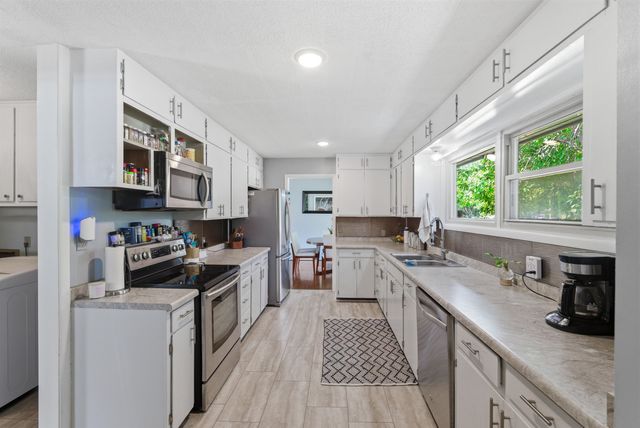 352 S Floyd St, Wichita, KS 67209