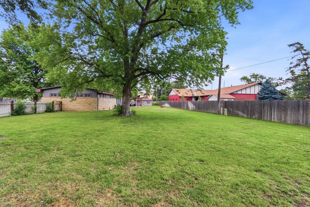 352 S Floyd St, Wichita, KS 67209