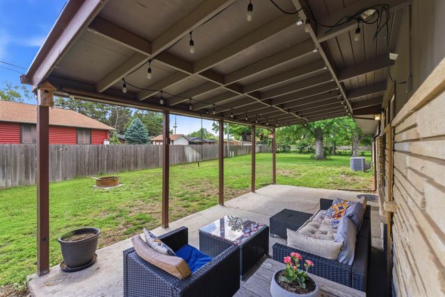 352 S Floyd St, Wichita, KS 67209