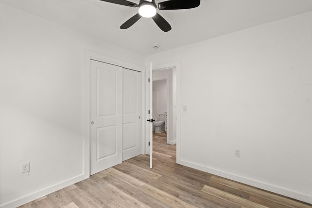 221 Christopher Way, Talent, OR 97540