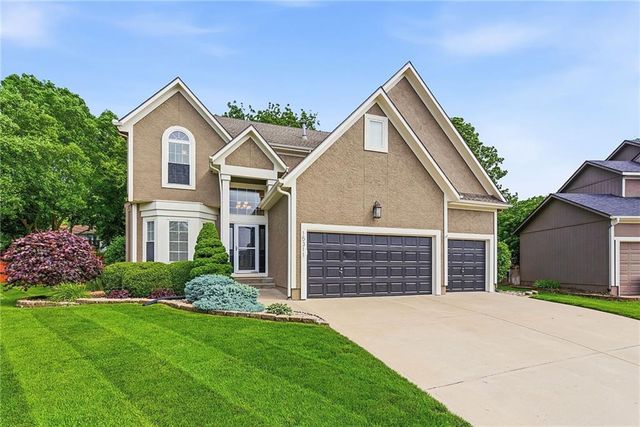 15311 S Navaho Drive, Olathe, KS 66062