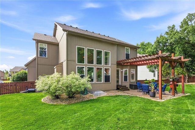 15311 S Navaho Drive, Olathe, KS 66062